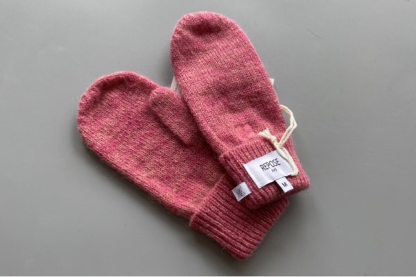 <img class='new_mark_img1' src='https://img.shop-pro.jp/img/new/icons14.gif' style='border:none;display:inline;margin:0px;padding:0px;width:auto;' />22AW Repose AMS knit gloves, pinkish coral