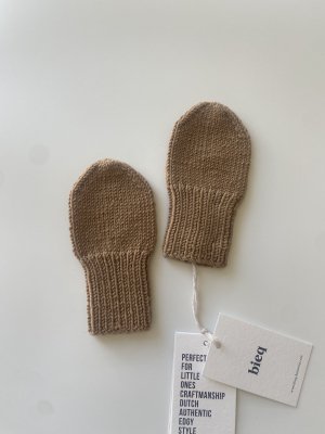 <img class='new_mark_img1' src='https://img.shop-pro.jp/img/new/icons14.gif' style='border:none;display:inline;margin:0px;padding:0px;width:auto;' />AW23 bieq MOK mittens - camel