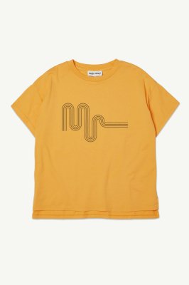 <img class='new_mark_img1' src='https://img.shop-pro.jp/img/new/icons14.gif' style='border:none;display:inline;margin:0px;padding:0px;width:auto;' />SS24 Main Story Oversized Tee - Beeswax