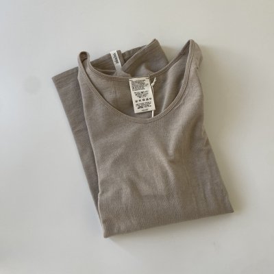 <img class='new_mark_img1' src='https://img.shop-pro.jp/img/new/icons14.gif' style='border:none;display:inline;margin:0px;padding:0px;width:auto;' />SS24 Aiayu Gentle cashmere tee - Grey