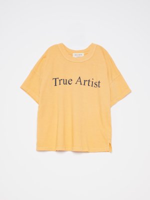 <img class='new_mark_img1' src='https://img.shop-pro.jp/img/new/icons14.gif' style='border:none;display:inline;margin:0px;padding:0px;width:auto;' />SS24 TRUE ARTIST T-shirt nº01 Apricot Cream