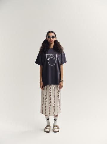 main story Oversized Tee - Lily logo | RESONASON