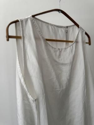 <img class='new_mark_img1' src='https://img.shop-pro.jp/img/new/icons14.gif' style='border:none;display:inline;margin:0px;padding:0px;width:auto;' />SS25 ALBUM DI FAMIGLIA - SLEEVELESS TOP SC (MILK)