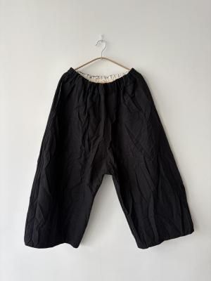 <img class='new_mark_img1' src='https://img.shop-pro.jp/img/new/icons14.gif' style='border:none;display:inline;margin:0px;padding:0px;width:auto;' />AW25 ALBUM DI FAMIGLIA - CRASH WIDE TROUSERS CR  (BLACK)