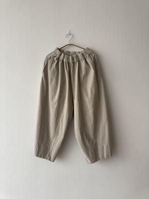 <img class='new_mark_img1' src='https://img.shop-pro.jp/img/new/icons14.gif' style='border:none;display:inline;margin:0px;padding:0px;width:auto;' />AW25 ALBUM DI FAMIGLIA - WIDE TROUSERS V (OATMEAL)