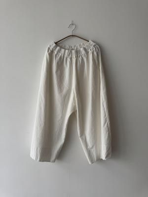 <img class='new_mark_img1' src='https://img.shop-pro.jp/img/new/icons14.gif' style='border:none;display:inline;margin:0px;padding:0px;width:auto;' />AW25 ALBUM DI FAMIGLIA - WIDE TROUSERS V (MILK)