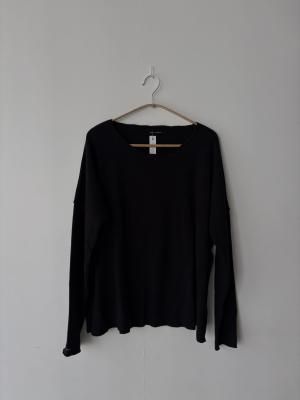 <img class='new_mark_img1' src='https://img.shop-pro.jp/img/new/icons14.gif' style='border:none;display:inline;margin:0px;padding:0px;width:auto;' />AW25 ALBUM DI FAMIGLIA - JUMPER JP Sweatshirt (BLACK)