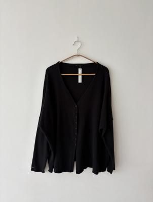 <img class='new_mark_img1' src='https://img.shop-pro.jp/img/new/icons14.gif' style='border:none;display:inline;margin:0px;padding:0px;width:auto;' />AW25 ALBUM DI FAMIGLIA - CARDIGAN JP Cardigan (BLACK)