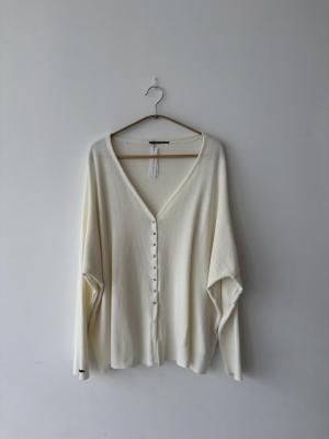 <img class='new_mark_img1' src='https://img.shop-pro.jp/img/new/icons14.gif' style='border:none;display:inline;margin:0px;padding:0px;width:auto;' />AW25 ALBUM DI FAMIGLIA - CARDIGAN JP Cardigan (MILK)