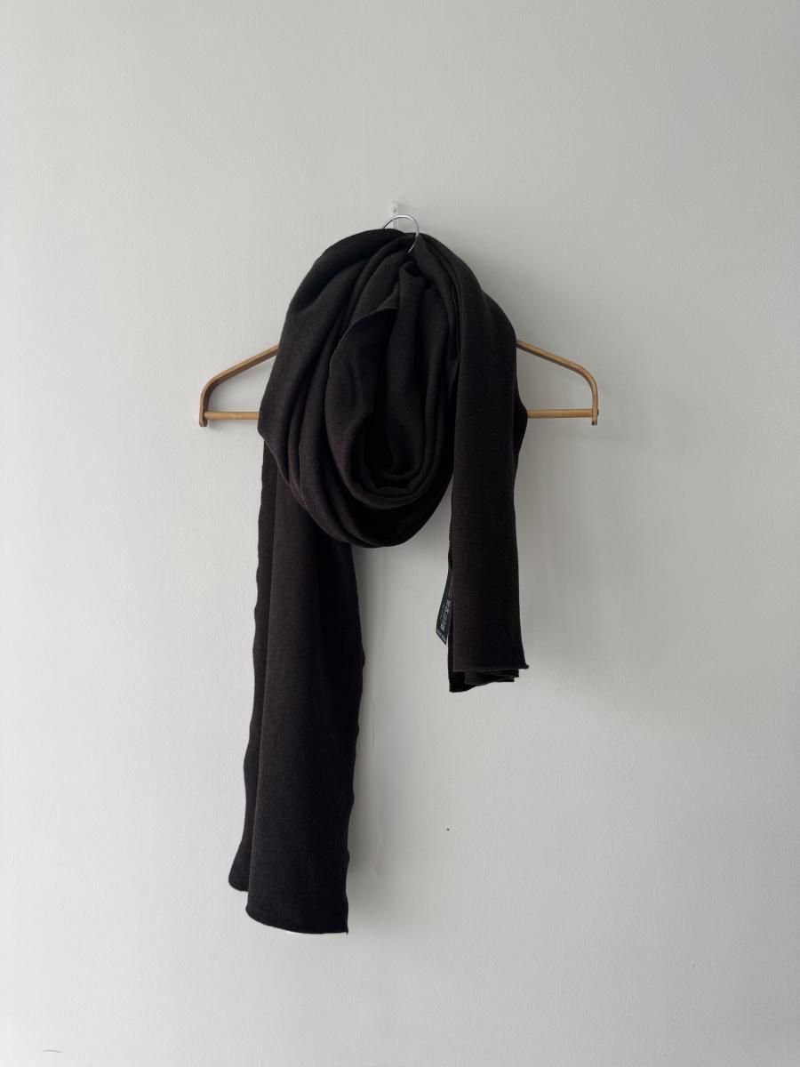 <img class='new_mark_img1' src='https://img.shop-pro.jp/img/new/icons14.gif' style='border:none;display:inline;margin:0px;padding:0px;width:auto;' />AW25 ALBUM DI FAMIGLIA - SCIARPONE JP Scarf (CHOCOLATE)