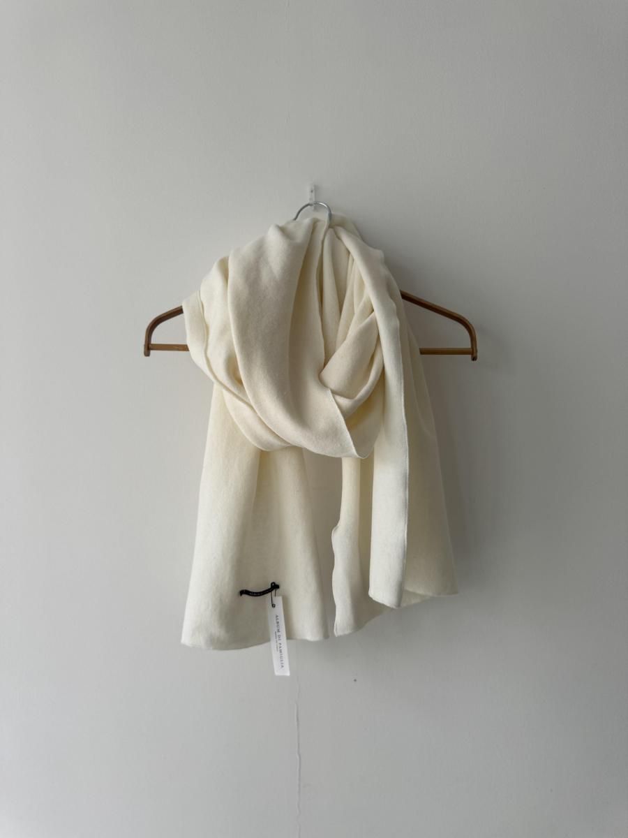 <img class='new_mark_img1' src='https://img.shop-pro.jp/img/new/icons14.gif' style='border:none;display:inline;margin:0px;padding:0px;width:auto;' />AW25 ALBUM DI FAMIGLIA - SCIARPONE JP Scarf (MILK)