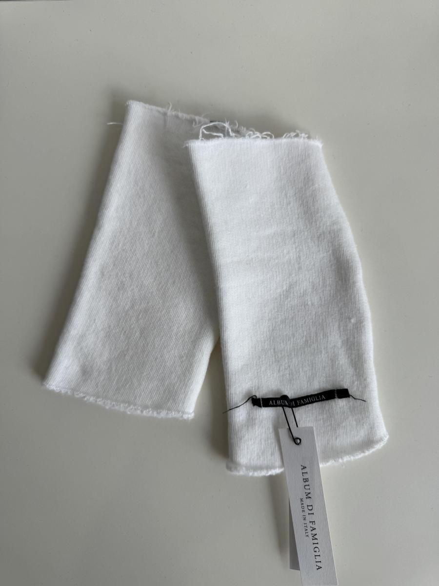 <img class='new_mark_img1' src='https://img.shop-pro.jp/img/new/icons14.gif' style='border:none;display:inline;margin:0px;padding:0px;width:auto;' />AW25 ALBUM DI FAMIGLIA - SOFT FINGERLESS GLOVES F  (MILK)