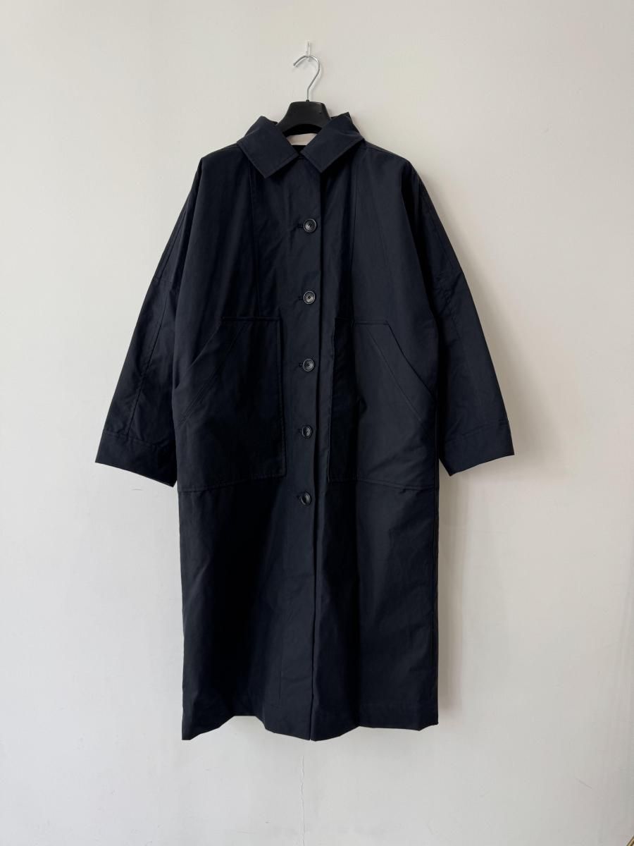 <img class='new_mark_img1' src='https://img.shop-pro.jp/img/new/icons14.gif' style='border:none;display:inline;margin:0px;padding:0px;width:auto;' />AW25 Aiayu Jay coat oilskin - Navy

