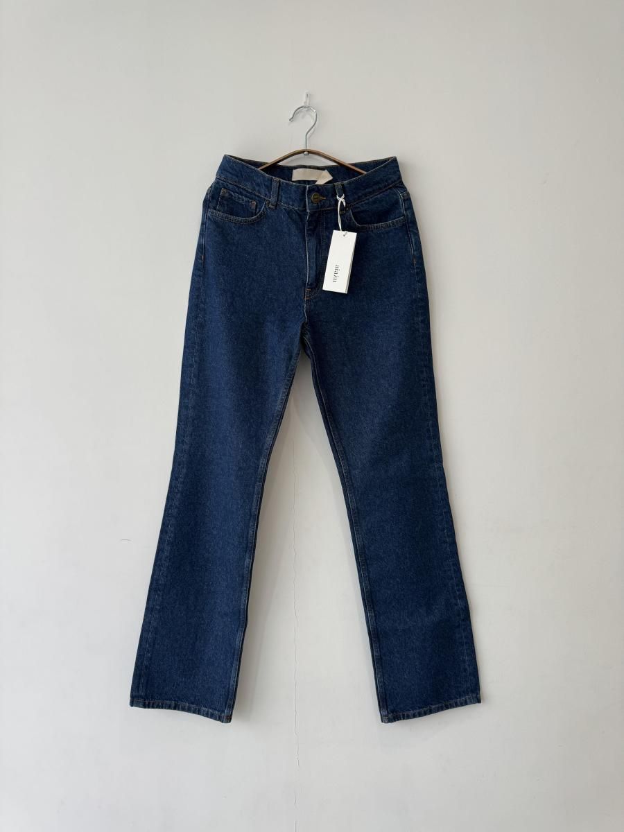 <img class='new_mark_img1' src='https://img.shop-pro.jp/img/new/icons14.gif' style='border:none;display:inline;margin:0px;padding:0px;width:auto;' />AW25 Aiayu Cooper highwaist straight jeans - Mid Blue

