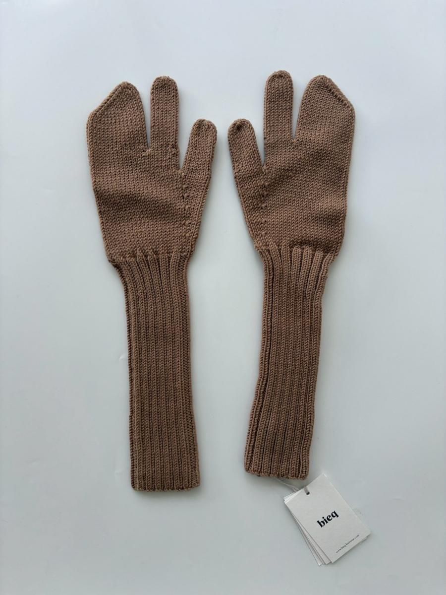 <img class='new_mark_img1' src='https://img.shop-pro.jp/img/new/icons14.gif' style='border:none;display:inline;margin:0px;padding:0px;width:auto;' />Bieq BARTS mittens - camel ADULT