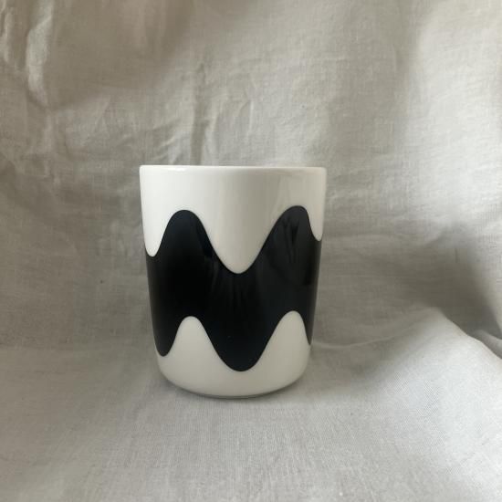 marimekko LOKKI（ロッキ） マグカップ ブラック - 北欧雑貨店 