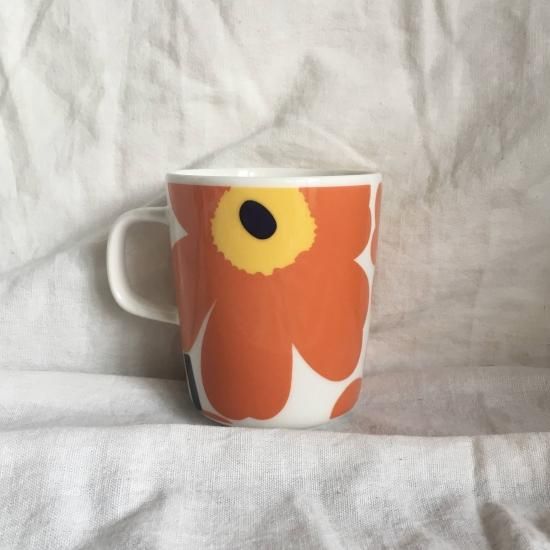 marimekko ウニッコ型押し 二つ折り オレンジ marimekko ウニッコ型押し 二つ折り オレンジ