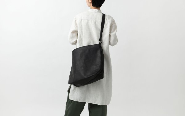 leather shoulderbag black ＜XL＞