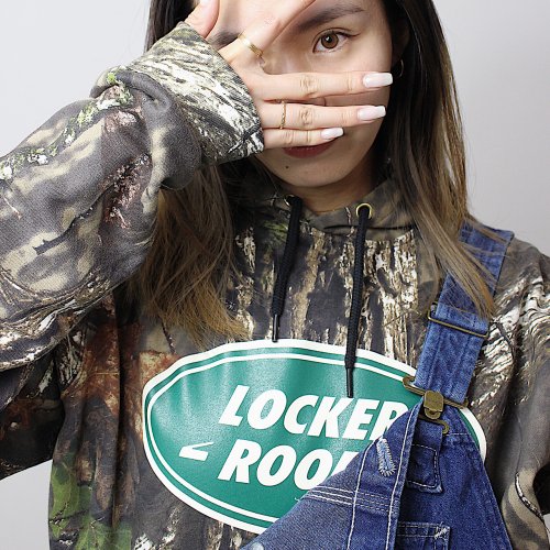 LOCKER ROOM-PULLOVER HOODIE/carhartt(CAMO)<img class='new_mark_img2' src='https://img.shop-pro.jp/img/new/icons5.gif' style='border:none;display:inline;margin:0px;padding:0px;width:auto;' />