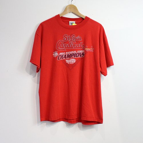 LR SELECT VINTAGE SPORTS - CARDINALS  2004 WORLD SERIES S/S T-SHIRT (RED)<img class='new_mark_img2' src='https://img.shop-pro.jp/img/new/icons5.gif' style='border:none;display:inline;margin:0px;padding:0px;width:auto;' />