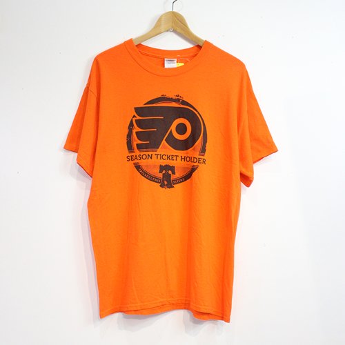 LR SELECT VINTAGE SPORTS - FLYERS SEASON TICKET HOLDER  S/S T-SHIRT (ORENGE)<img class='new_mark_img2' src='https://img.shop-pro.jp/img/new/icons5.gif' style='border:none;display:inline;margin:0px;padding:0px;width:auto;' />