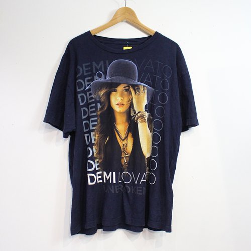 LR SELECT VINTAGE MUSIC-DEMI LOVATO SUMMER TOUR 2012 T-SHIRT (NAVY)<img class='new_mark_img2' src='https://img.shop-pro.jp/img/new/icons5.gif' style='border:none;display:inline;margin:0px;padding:0px;width:auto;' />