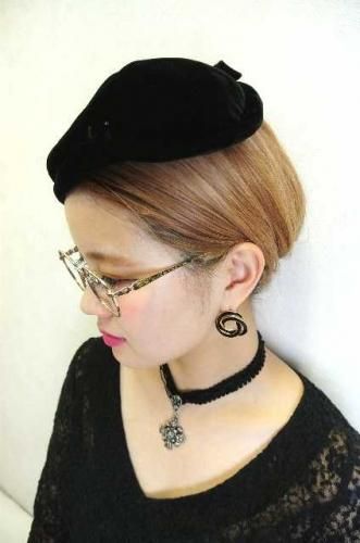 アメリカ古着 Vintage Capulets ヘッドドレス 黒ベロア ヨーロッパやアメリカのヴィンテージ古着なら 古着屋chupa アメリカ古着 Vintage Capulets ヘッドドレス 黒ベロア ヨーロッパやアメリカのヴィンテージ古着なら 古着屋chupa