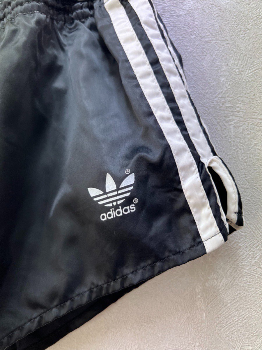 ヨーロッパ古着 adidas アディダス 80's 西ドイツ製ランニングショーツ ユーロ製 黒/白 - ヨーロッパやアメリカのヴィンテージ 古着なら｜古着屋ChuPa