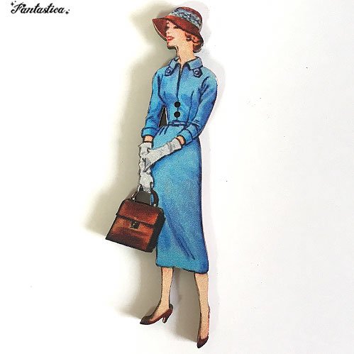 アトリエ ボヌール ドゥ ジュール 木製ボタン 青いワンピースの女性