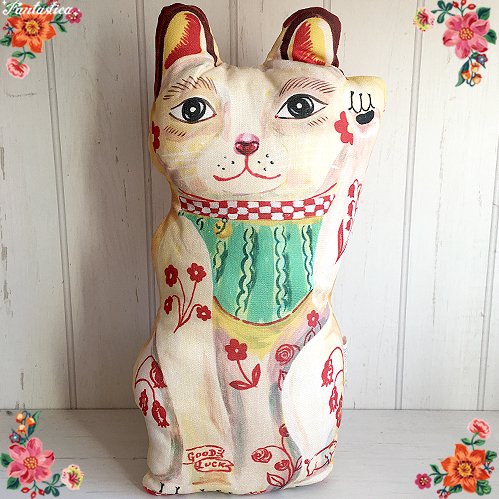 【ナタリー・レテ】ドール・クッション ミルキー・ラッキー・キャット　白招き猫のクッション人形