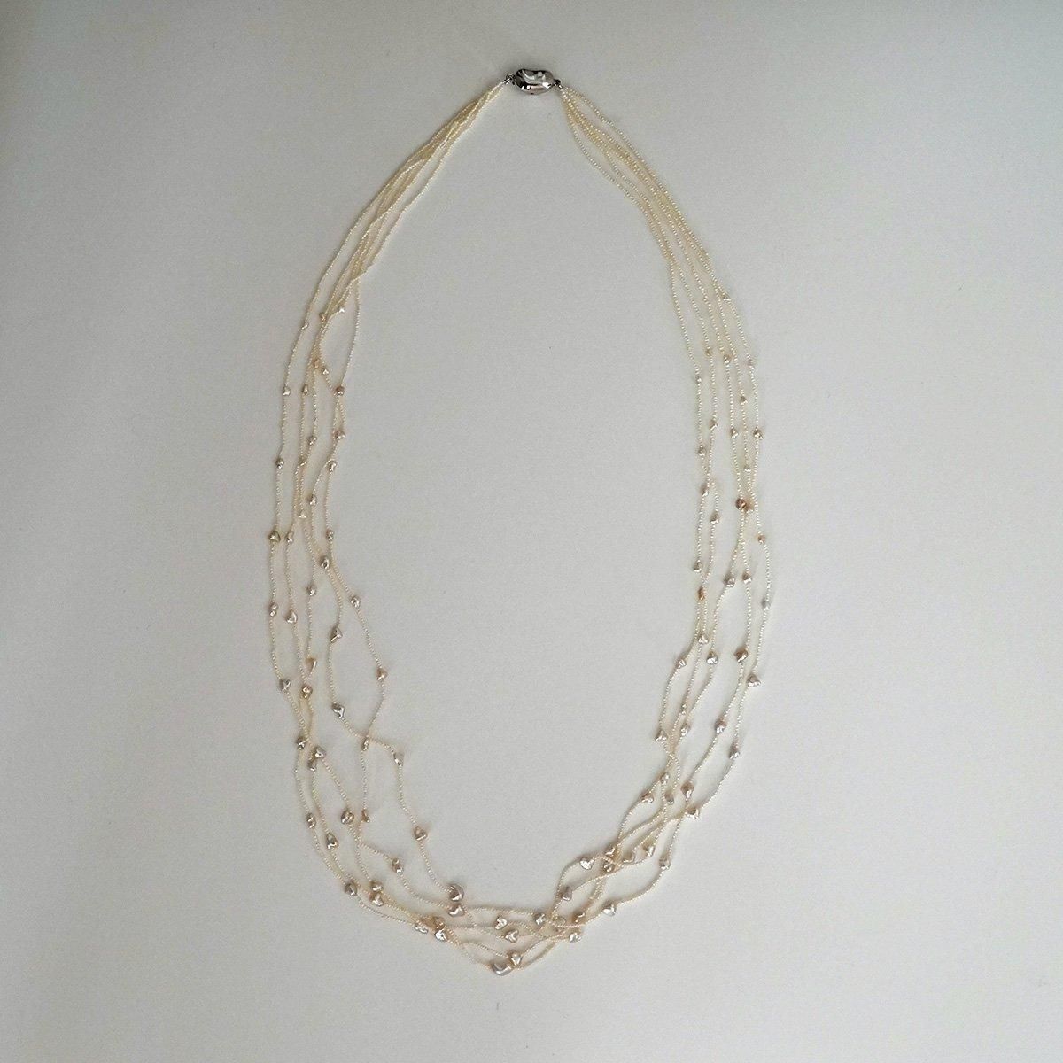 砂ケシパールとハートのケシパールのネックレス