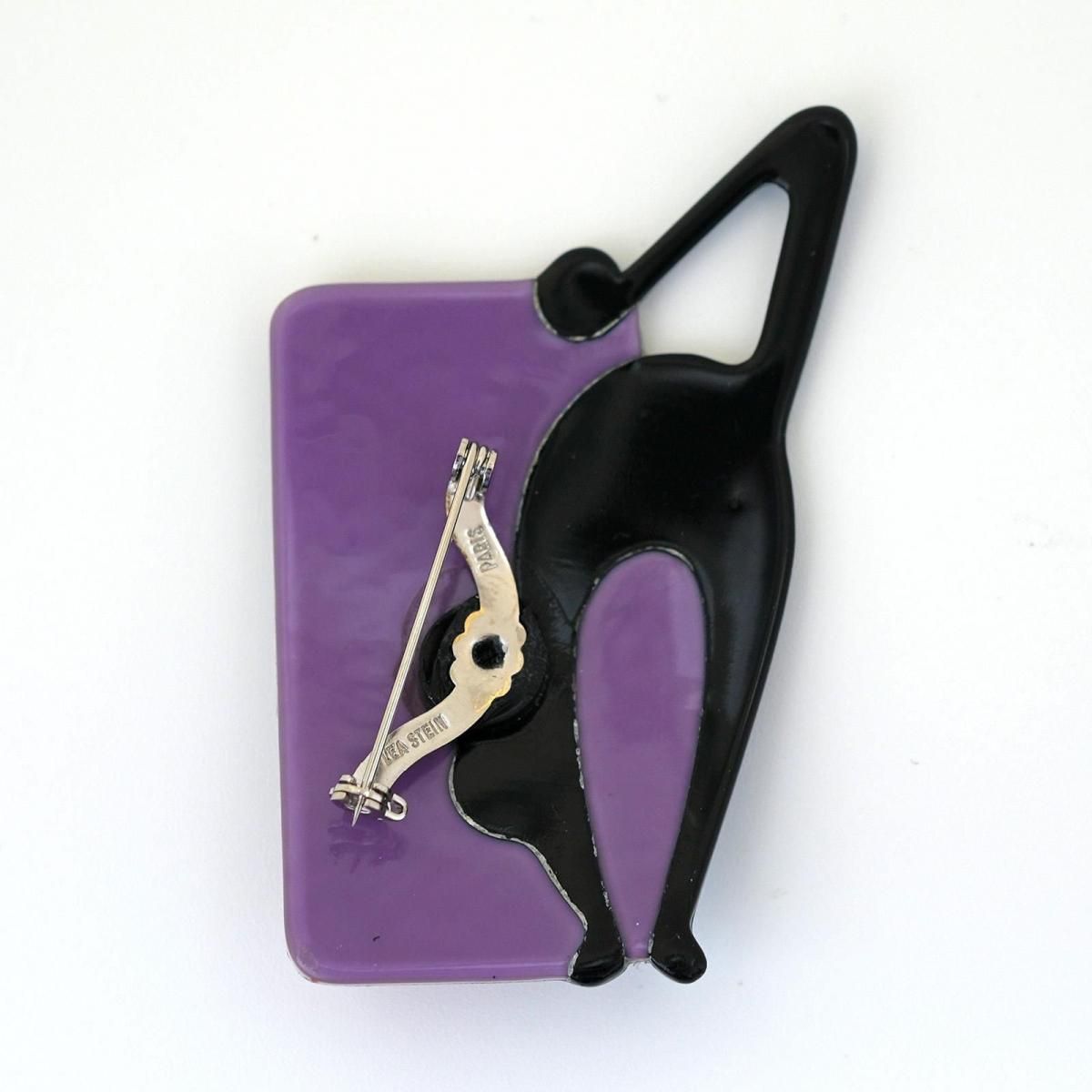 Lea stein Paris ブローチ 猫 フランス リアスタン LEA STEIN リアスタン ブローチ 猫 壁際でボールで遊ぶ猫