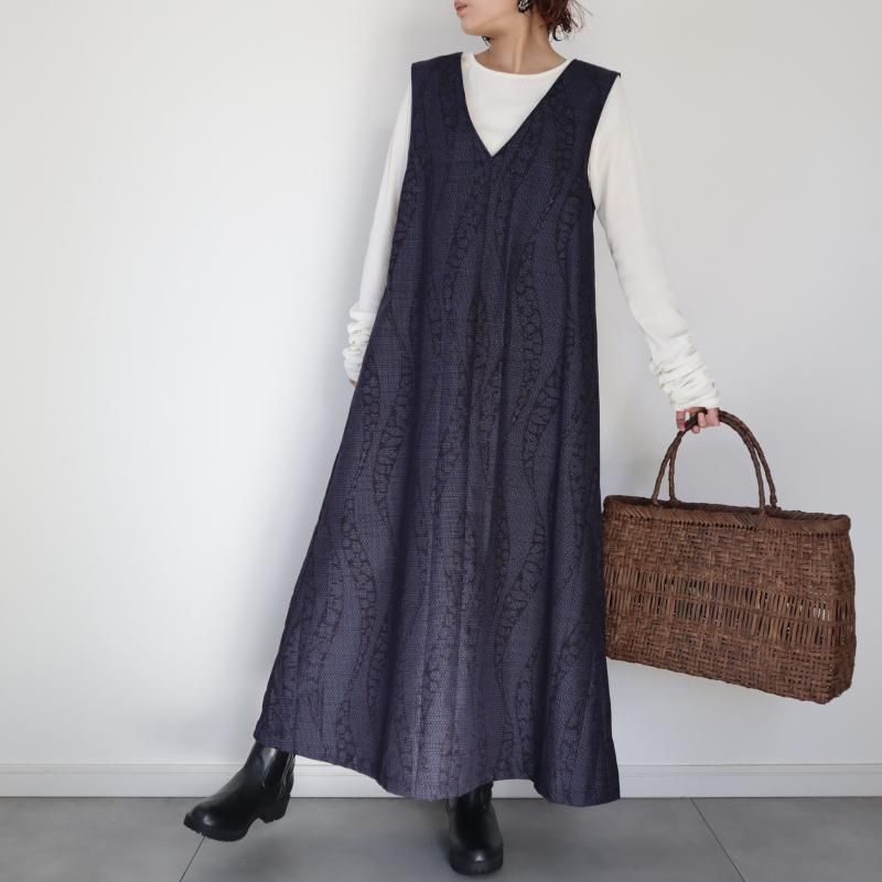 紬のVネックジャンパースカート(藍色に立涌文様・M)