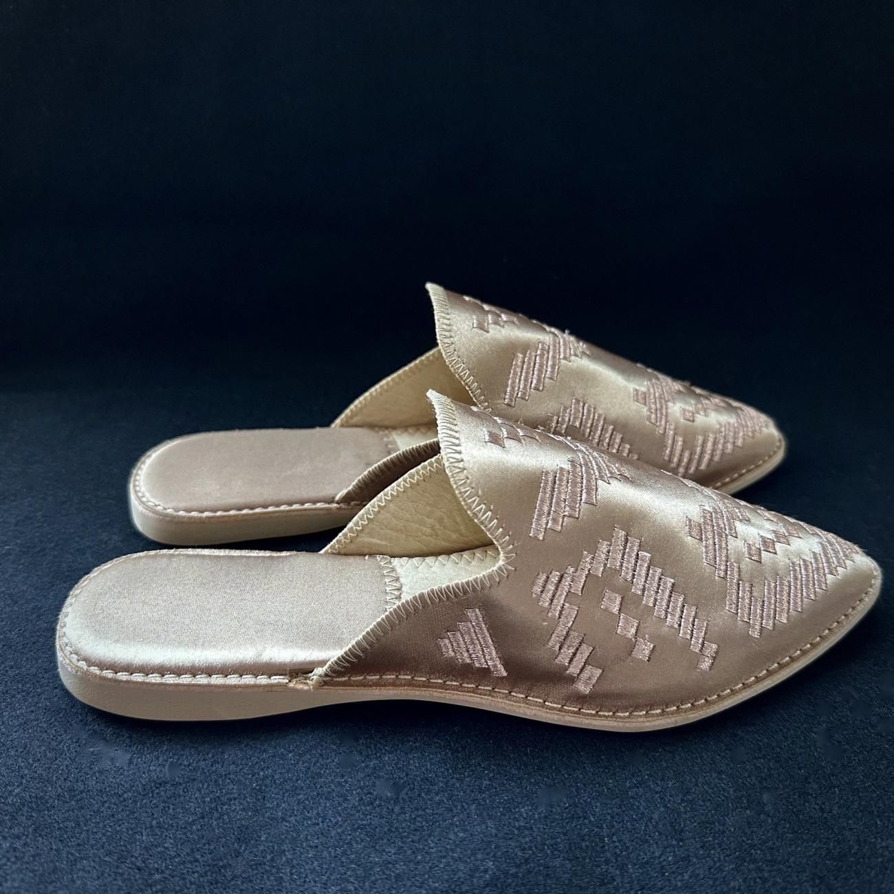 Satin embroidered shoes - 12号室