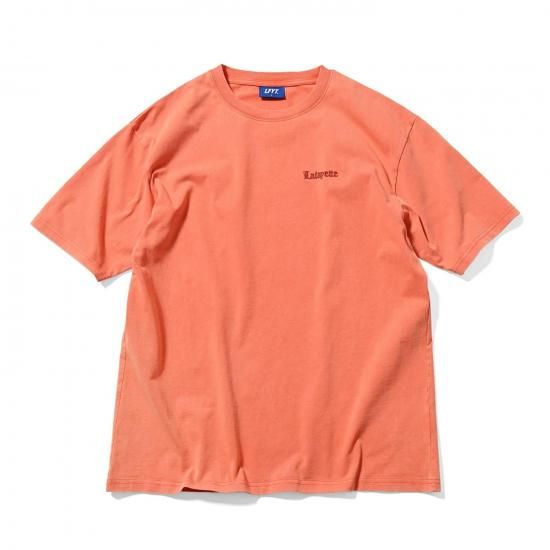 <img class='new_mark_img1' src='https://img.shop-pro.jp/img/new/icons15.gif' style='border:none;display:inline;margin:0px;padding:0px;width:auto;' />LFYT 륨ե磻ƥ OLD ENGLISH LOGO PIGMENT DYED TEE ɥ󥰥åԥȥƥ CORAL RED