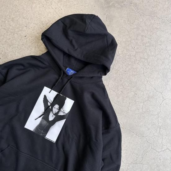 <img class='new_mark_img1' src='https://img.shop-pro.jp/img/new/icons15.gif' style='border:none;display:inline;margin:0px;padding:0px;width:auto;' />1993 ERYKAH BADU HOODIE ꥫХɥաǥ BLACK