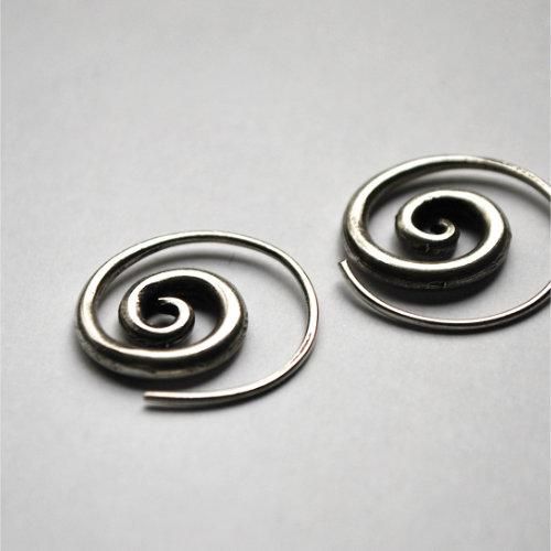 セット価格　カレンシルバー渦巻トップのチョーカー＆ピアス セット価格 カレンシルバー渦巻トップのチョーカー＆ピアス