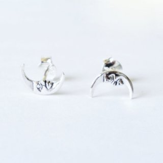 CRESCENT MOON STUDS EARRINGS [ SILVER 925 ]