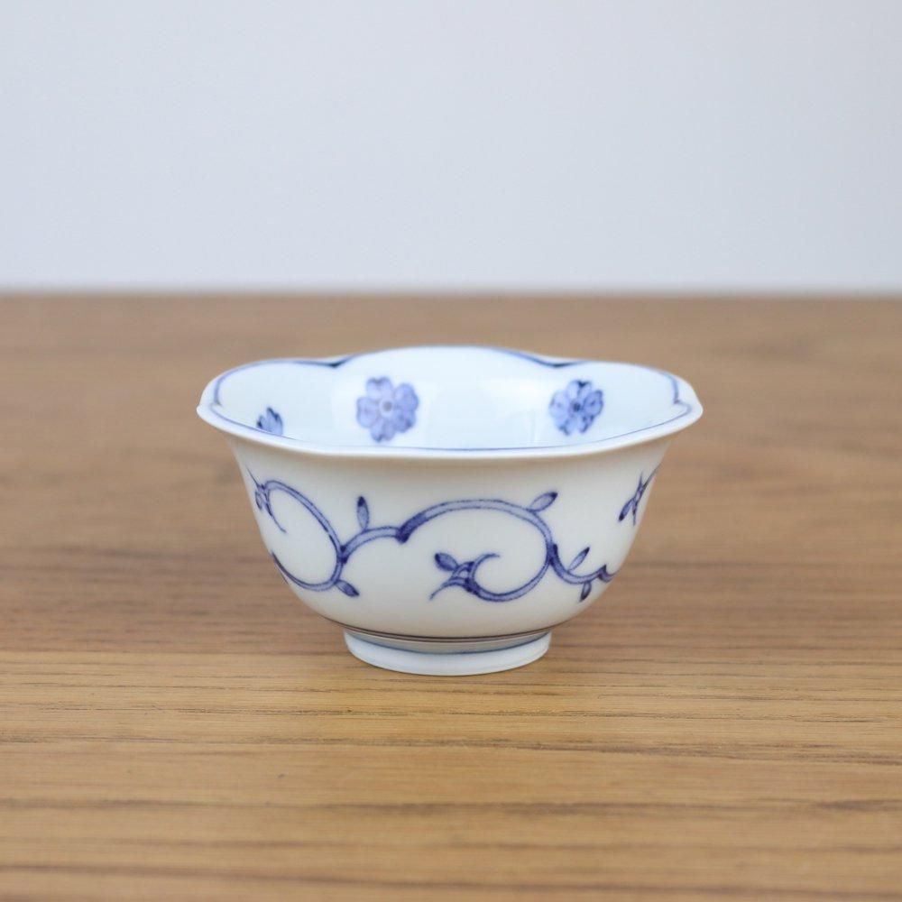 有田焼　染付　釣り　山水　小鉢　小付　デザートカップ　波型　舟　聖秋 有田焼 染付 釣り 山水 小鉢 小付 デザートカップ 波型 舟 聖秋