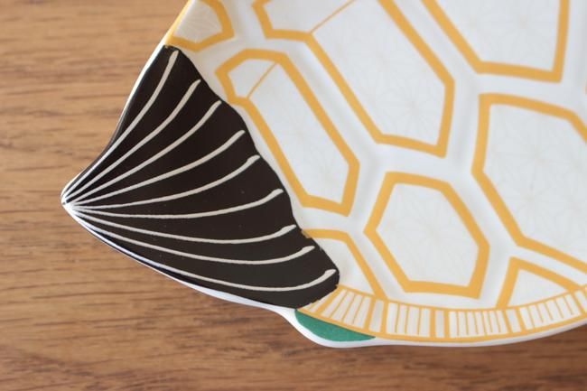 時代物　雹烈紋　亀裂紋　菓子皿　蝶々柄 時代物 雹烈紋 亀裂紋 菓子皿 蝶々柄