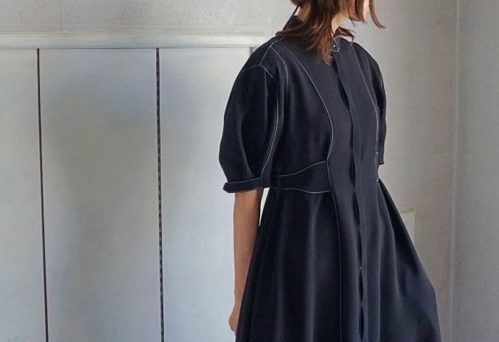 akikoaokiBlack dress