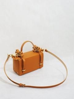 niels peeraer ˡ륹  ڥ顼롡WINGED BAGcaramelˡsale 30%off