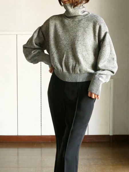 AKIKOAOKI アキコアオキ Hans reversible knit top BK*beige- BELA