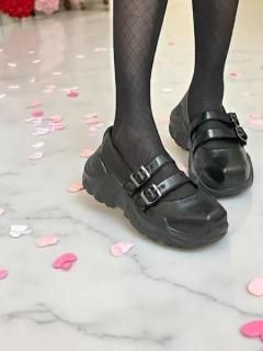 AKIKOAOKI shoes 塼Gemini faux leather Black