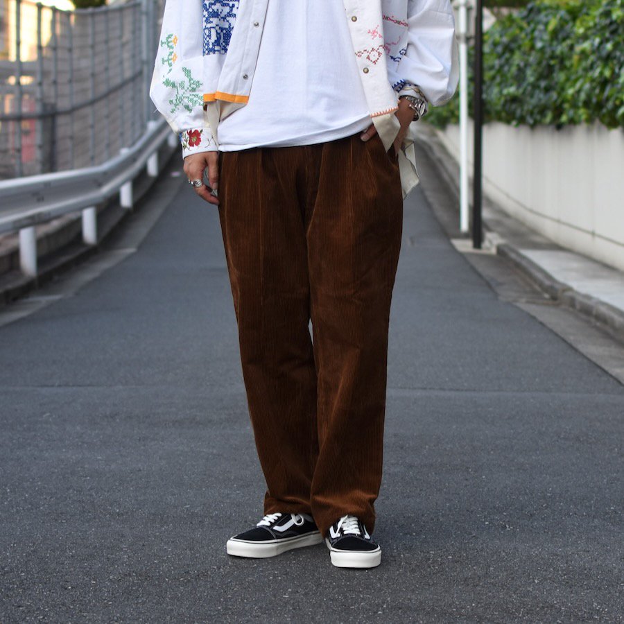 ( H.UNIT ) CORDUROY TWO TUCK TROUSERS