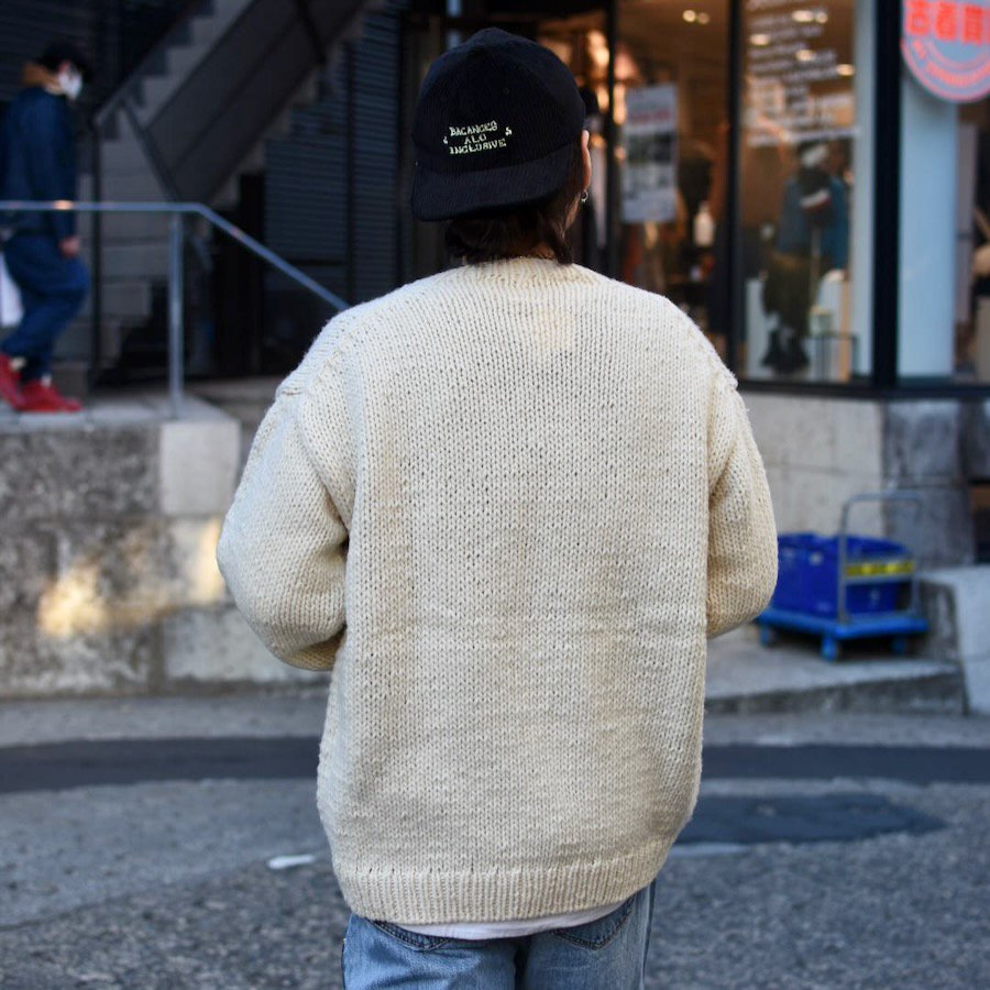 ( THRIFTY LOOK ) USA HAND KNIT CREW SWEATER