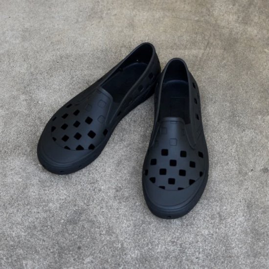 バンズ(VANS) TREK SLIP-ON / トレックスリッポン VN0A5HF8BLK BLACK