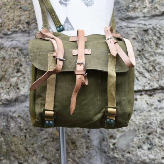 デッドストック (dead stock)ROMANIAN ARMY BREAD BAG WITH BELT OLIVE