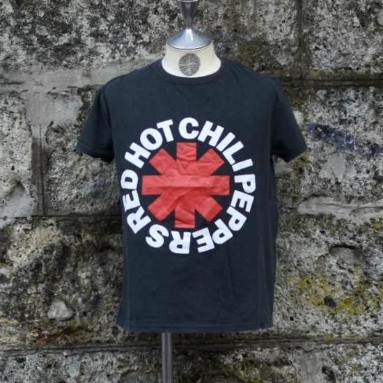 スリフティールック ( THRIFTY LOOK )  RED HOT CHILI PEPPERS  TEE / ロゴ Tシャツ レッド ホット  チリペッパーズ BLACK メンズ レディース - エンシニータス