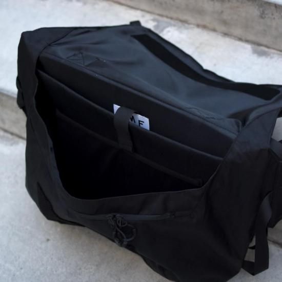 【美品】CMFアウトドアガーメント　メッセンジャーバッグ CMF OUTDOOR GARMENT 「MESSENGER BAG」 メッセンジャーバッグ
